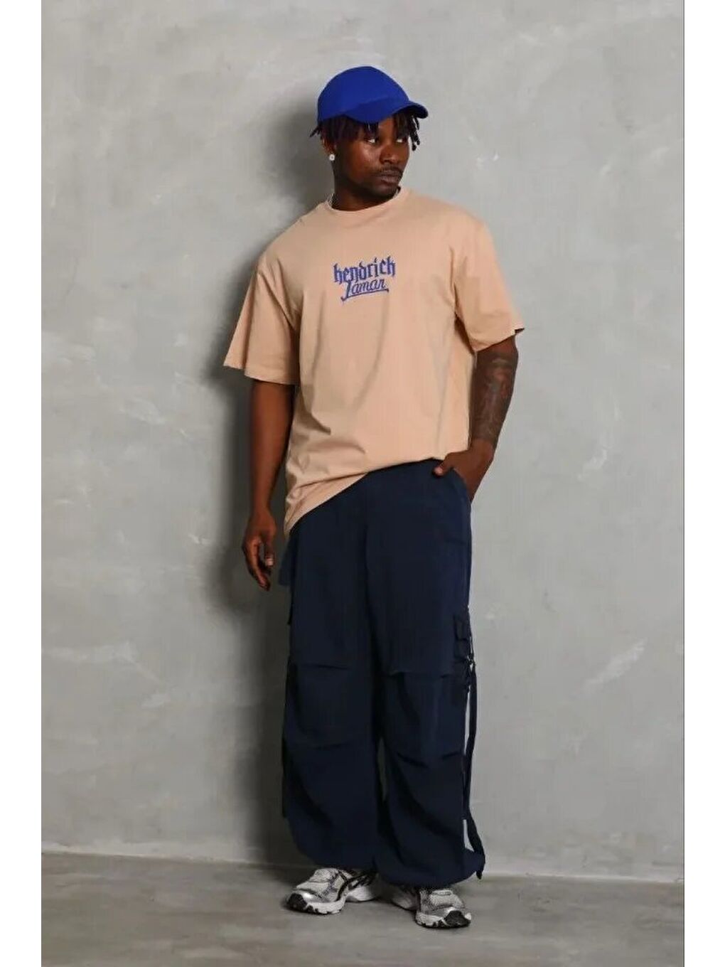 Bej Kısa Kol Bisiklet Yaka Baskılı Tişört-1