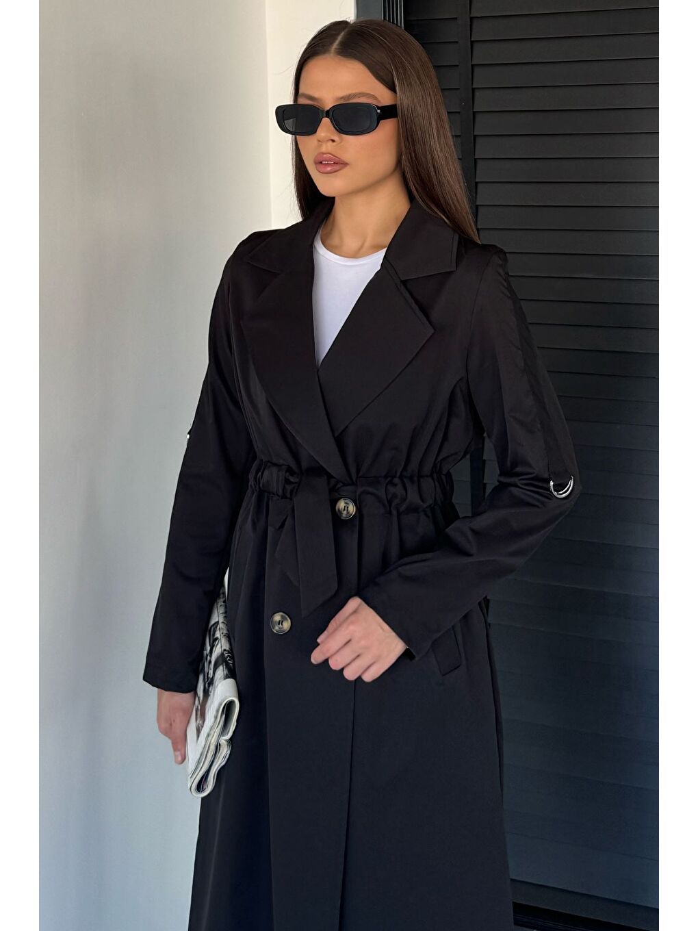 Siyah Bel Büzgülü Kuşaklı Kadın Trençkot-3