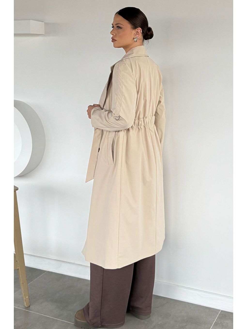 Bej Bel Büzgülü Kuşaklı Kadın Trençkot-4