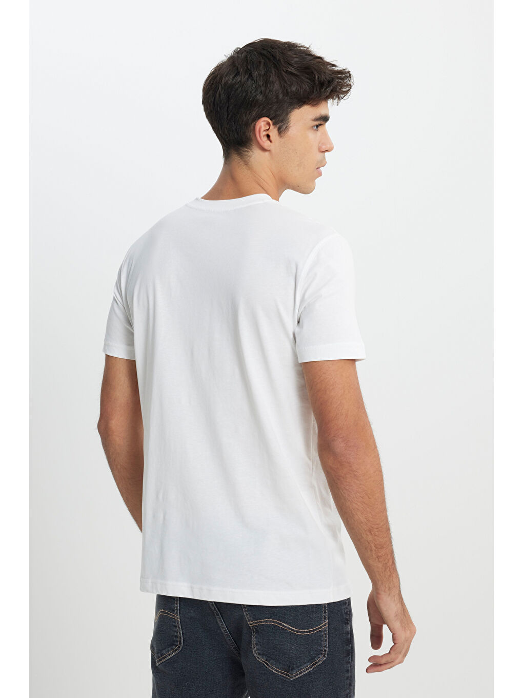 Regular Fit Normal Kesim Bisiklet Yaka %100 Pamuk Beyaz Tişört-3