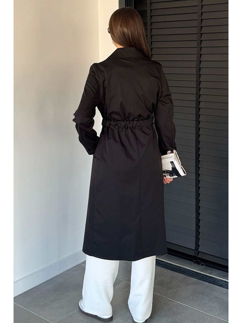 Siyah Bel Büzgülü Kuşaklı Kadın Trençkot-4
