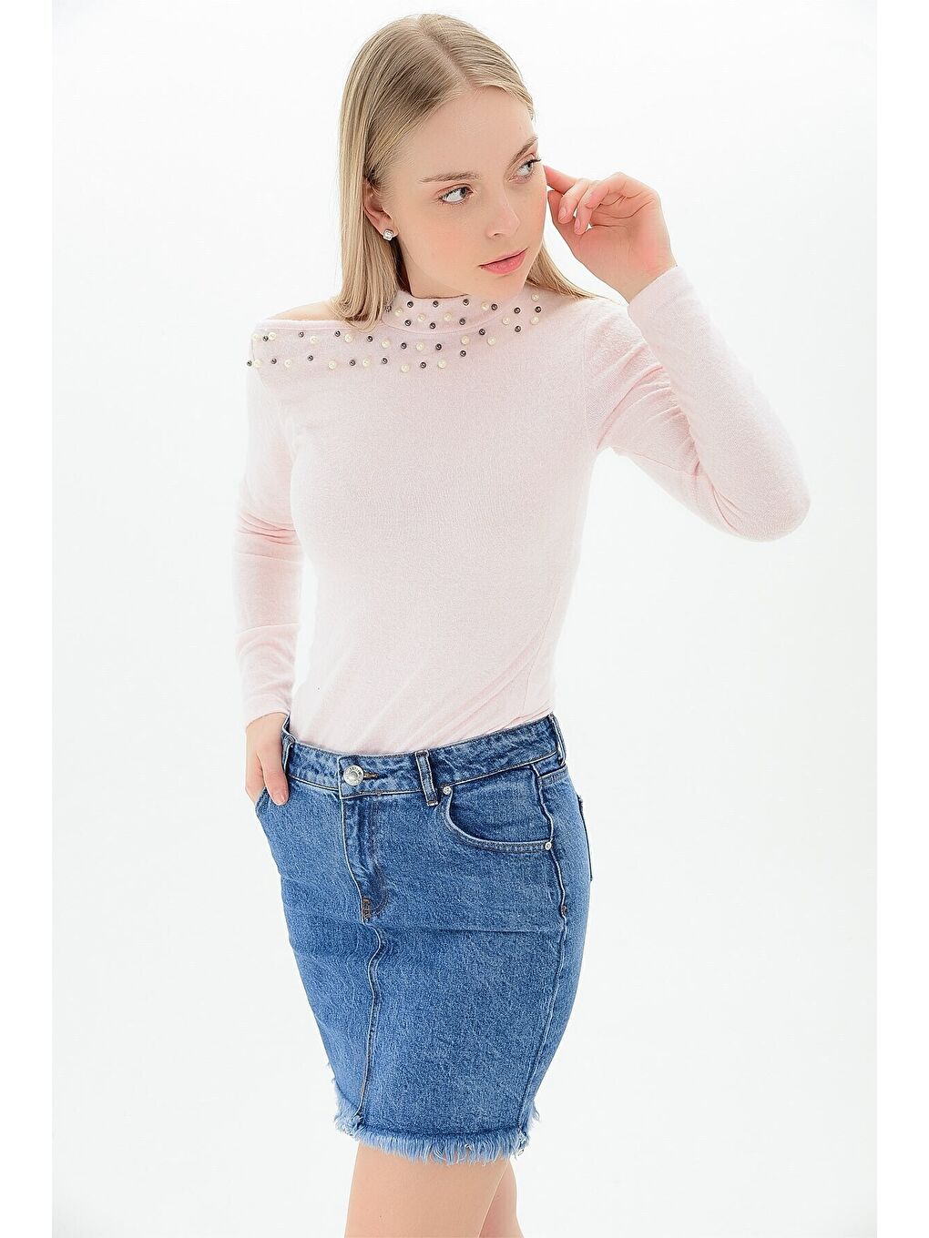 Pembe Yumoş Tek Omuzu Açık İncili Bluz PUDRA-1