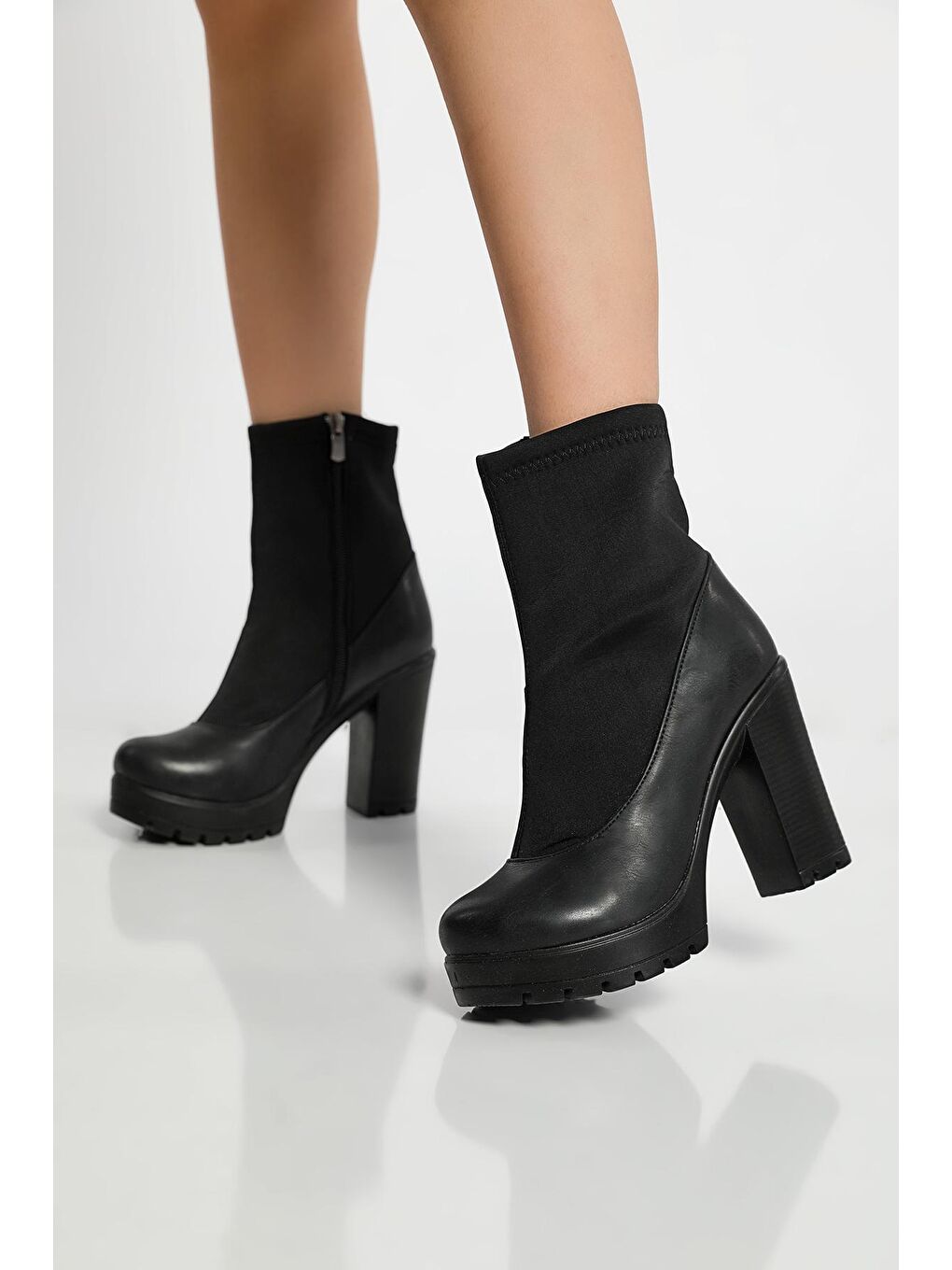Siyah Kadın Bilek Streçli Fermuarlı Topuklu Bot