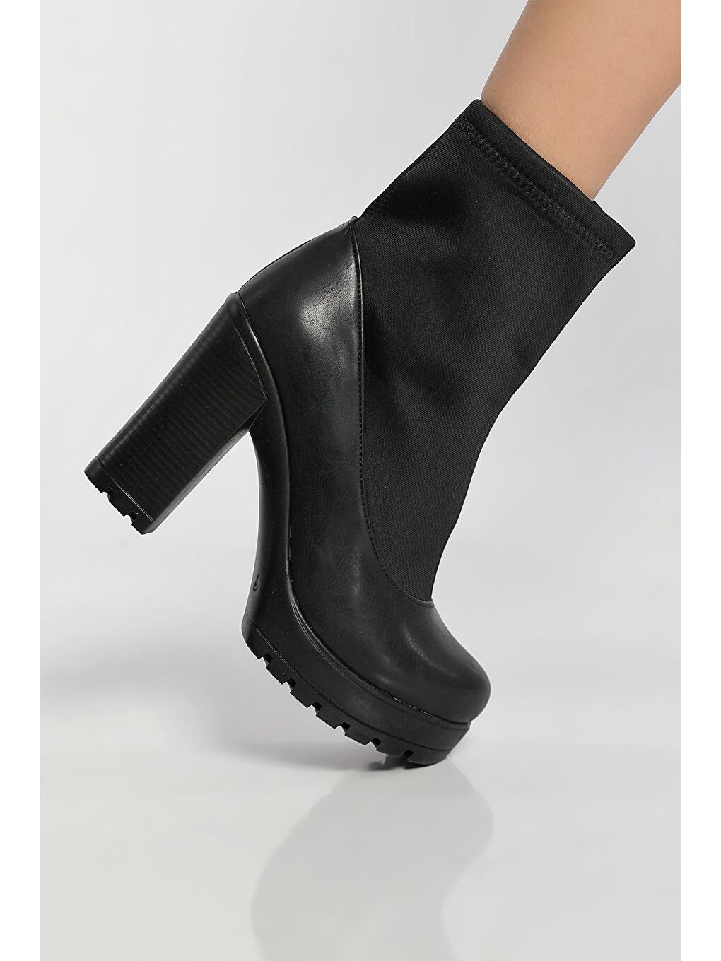 Siyah Kadın Bilek Streçli Fermuarlı Topuklu Bot-1