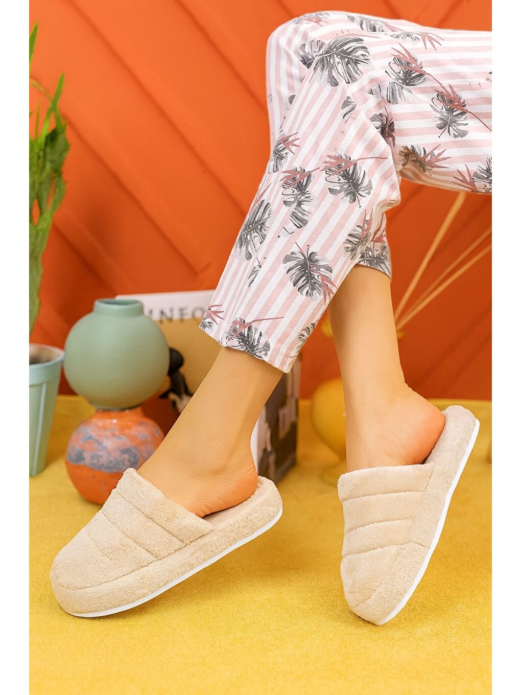 Bej SMT-03 Kapalı Kadın Ev Terliği Kışlık Terlik Ses Yapmayan Taban-4