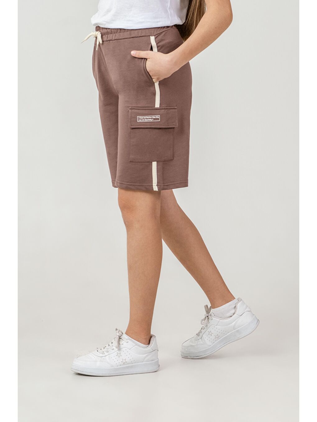 Kahverengi Kargo Cepli Cep Kapağı Baskılı Yanlar Biyeli Kız Çocuk Şort-1