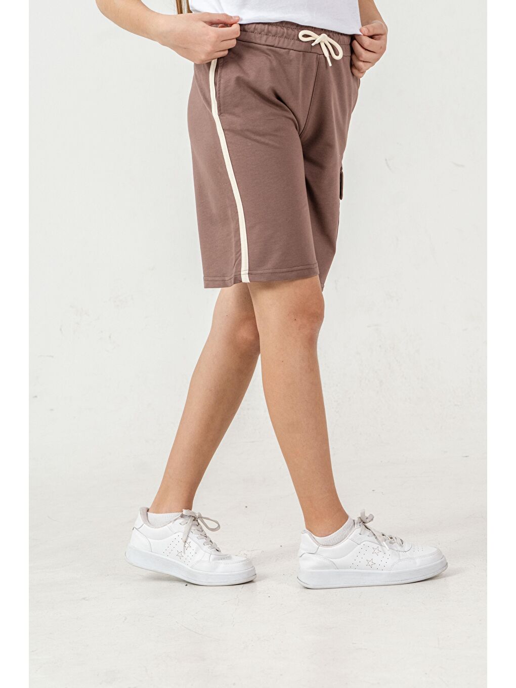 Kahverengi Kargo Cepli Cep Kapağı Baskılı Yanlar Biyeli Kız Çocuk Şort-3