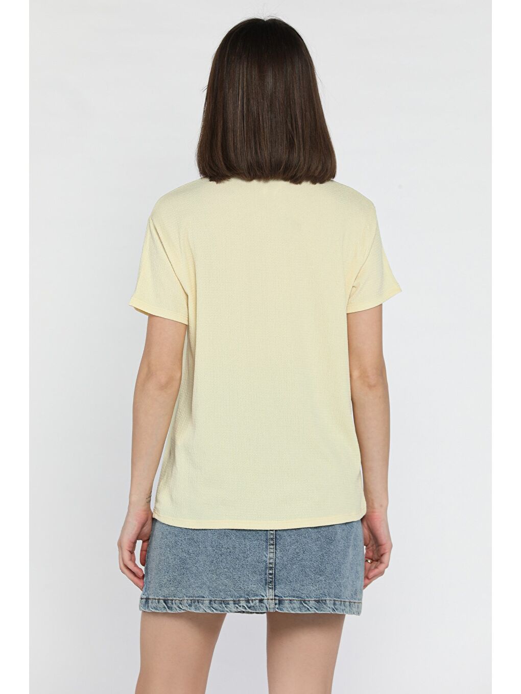 Sarı Kadın Bisiklet Yaka Kalp Nakışlı Tişört-2