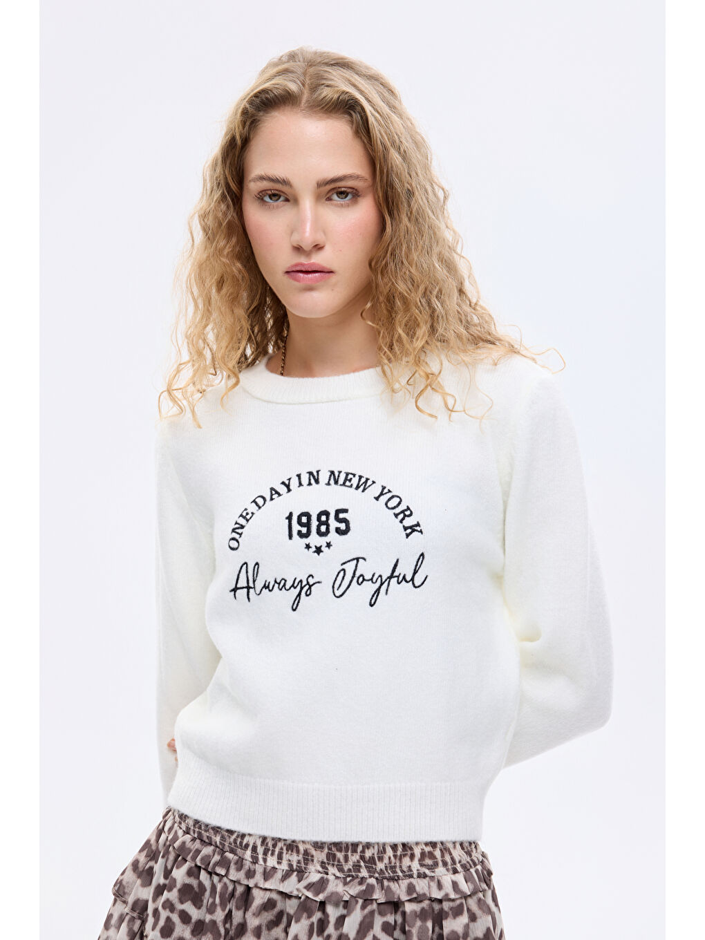 Yazı Nakışlı Bisiklet Yaka Triko Kazak Ekru-3