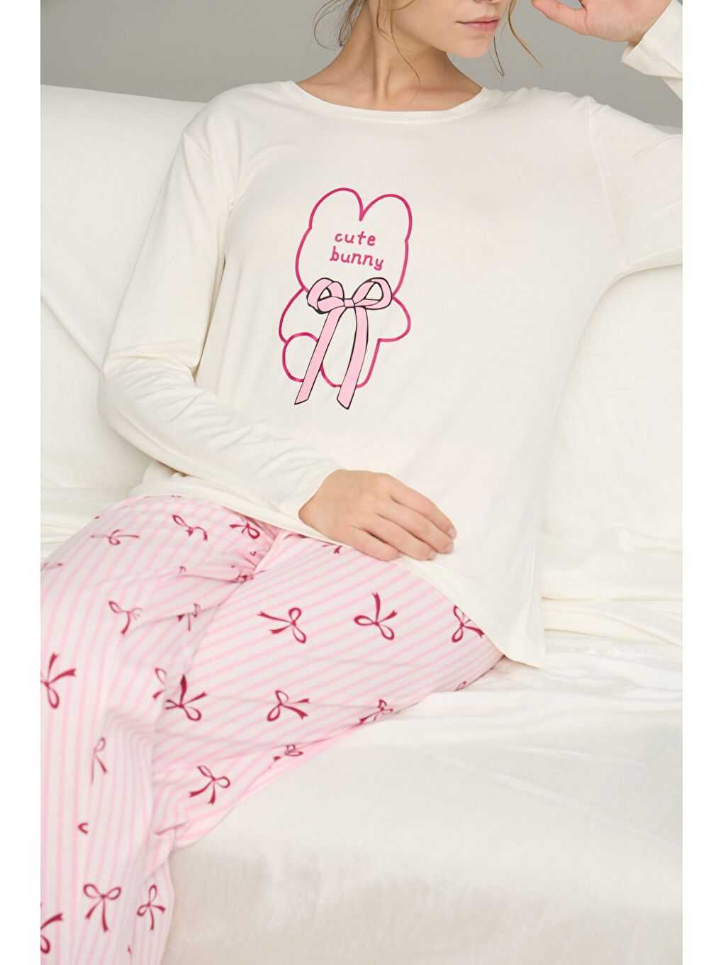 Ekru Kurdele Desenli Pamuklu Bisiklet Yaka Örme Pijama Takım25241147