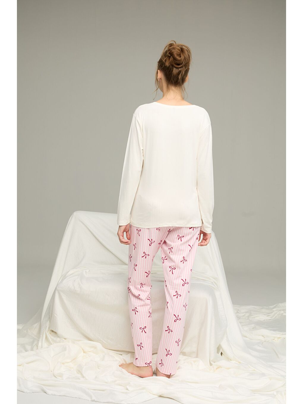 Ekru Kurdele Desenli Pamuklu Bisiklet Yaka Örme Pijama Takım25241147-1