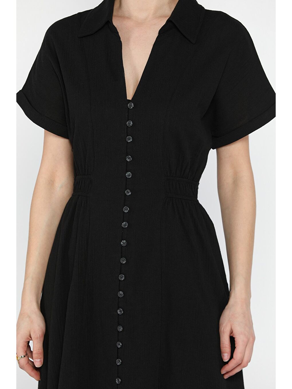 Siyah Polo Yaka Ön Düğmeli Kadın Elbise-3