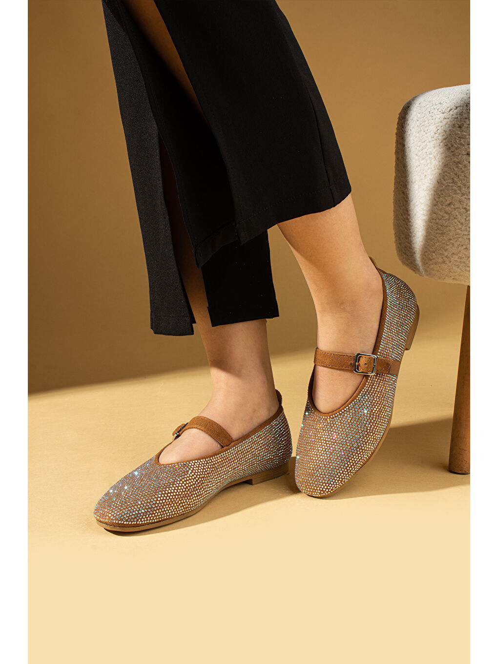 Kahverengi Parlak Taşlı Tokalı Rahat Taban Kadın Babet 57-51-25Taşlı-1