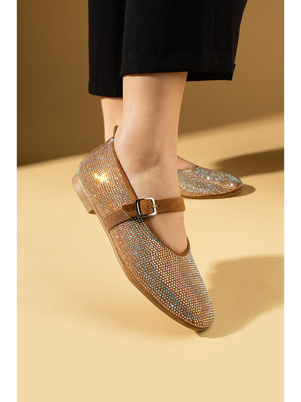 Kahverengi Parlak Taşlı Tokalı Rahat Taban Kadın Babet 57-51-25Taşlı-2