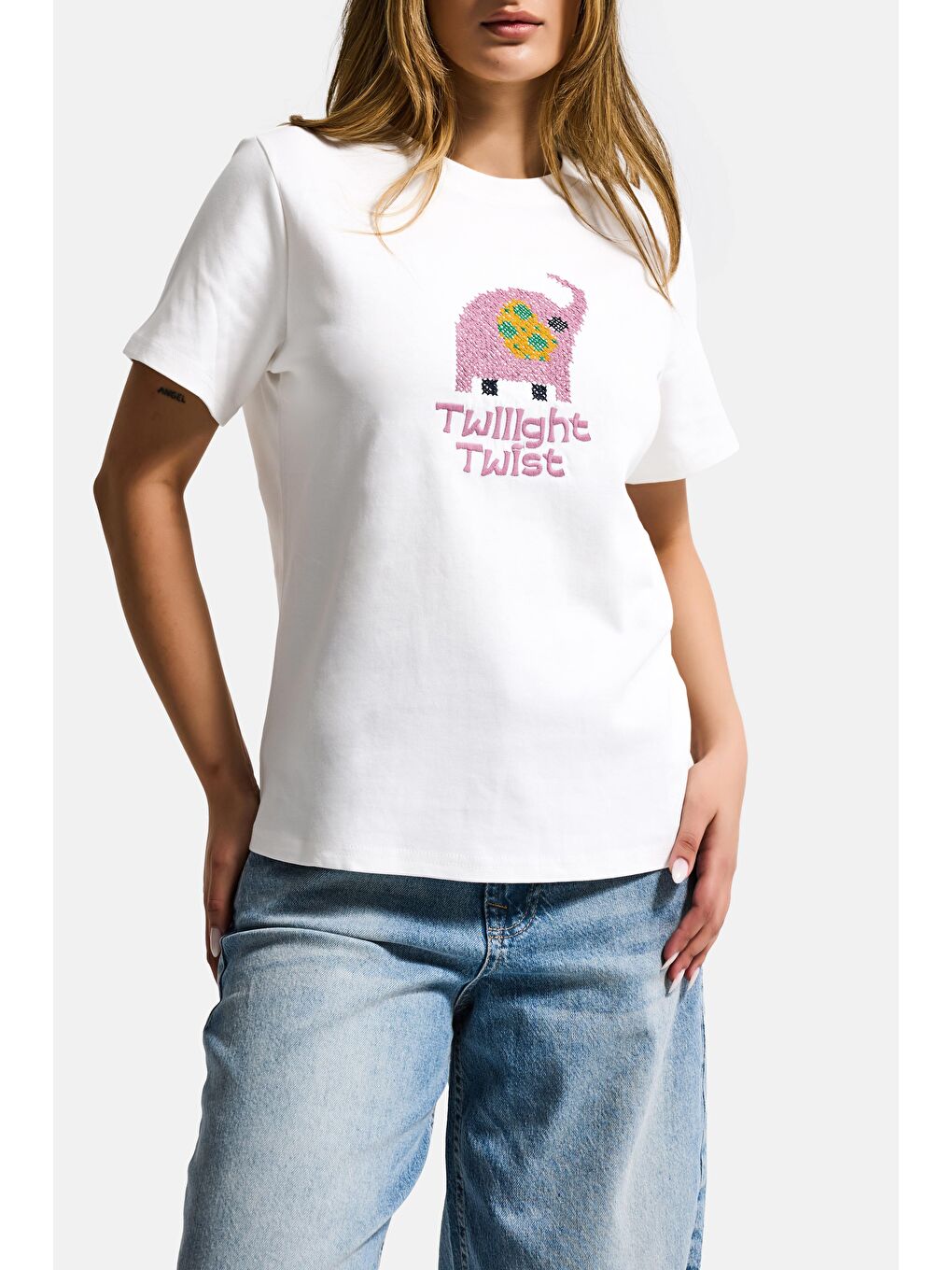 Kadın Beyaz Renk w5 Nakış Detaylı Oversize Tasarım T-Shirt-2