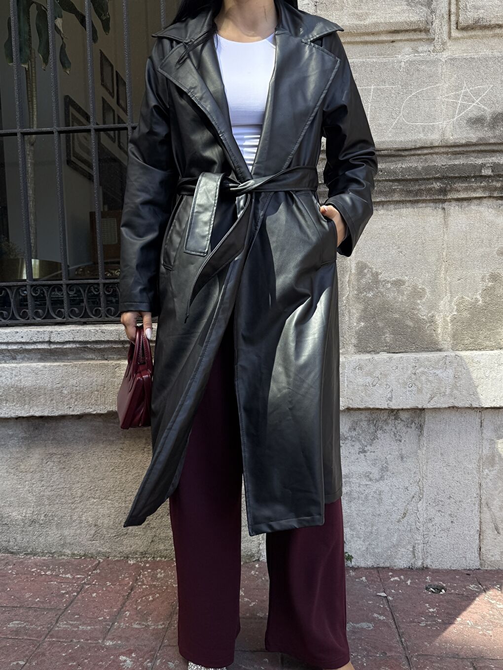 Siyah Kuşaklı Uzun Deri Pardösü