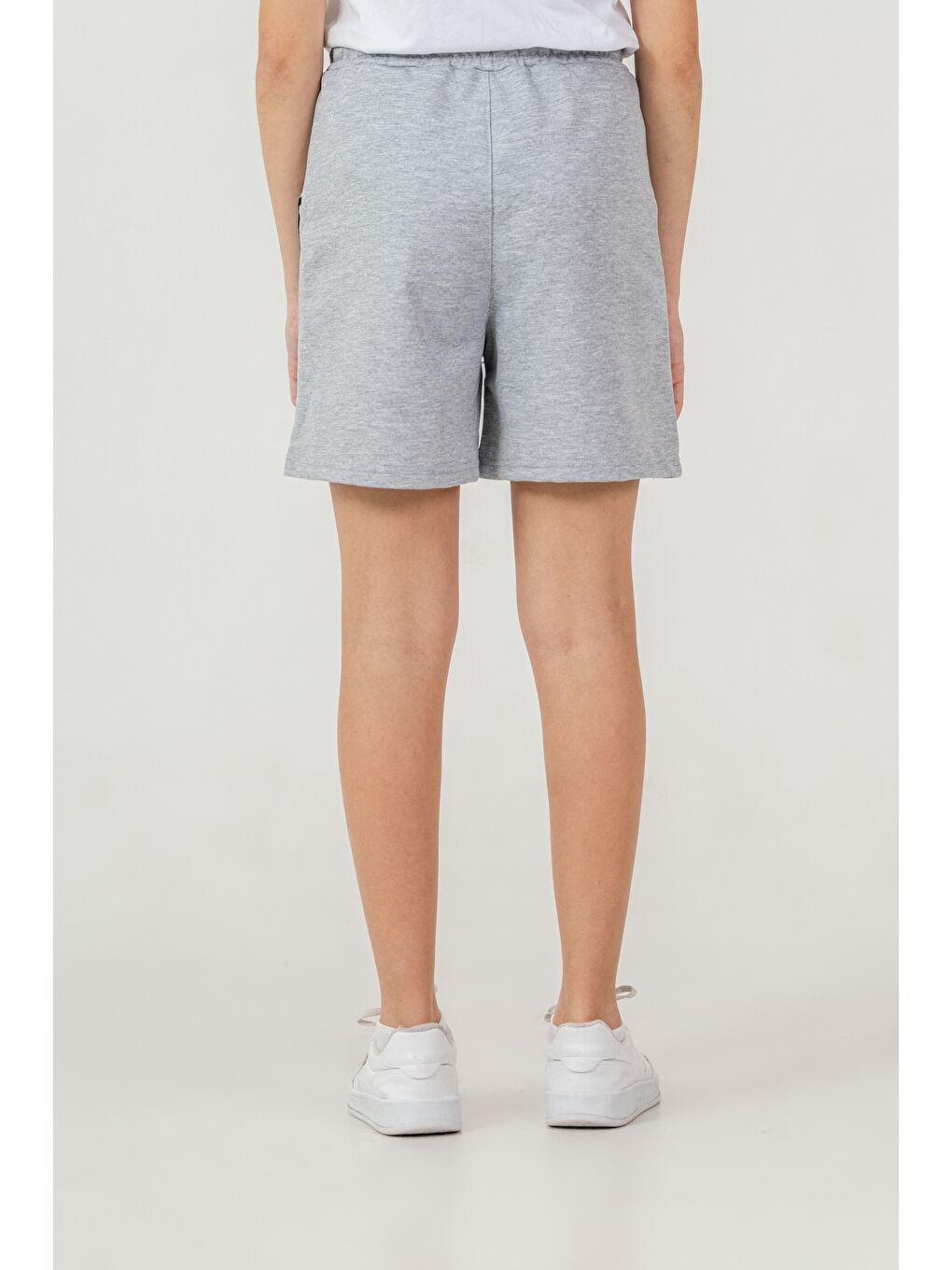 Gri Yanlar Çift Şerit Biyeli Kız Çocuk Şort-5