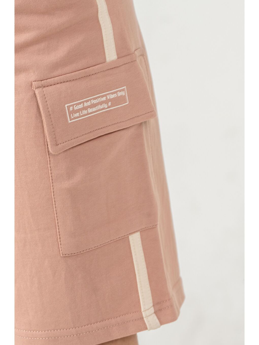 Pembe Kargo Cepli Cep Kapağı Baskılı Yanlar Biyeli Kız Çocuk Şort-3