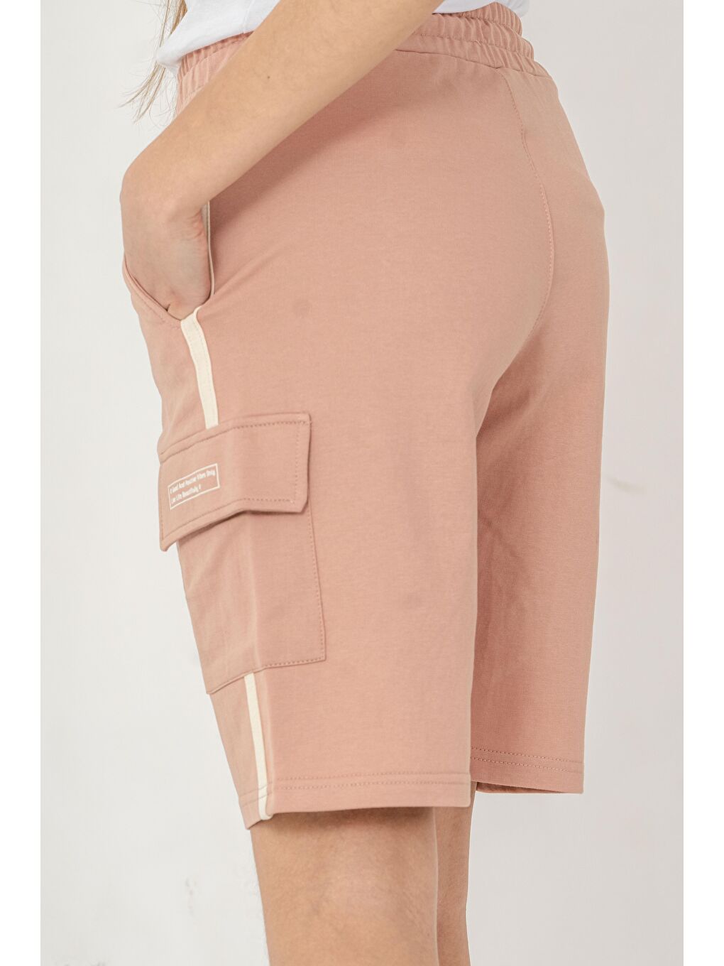 Pembe Kargo Cepli Cep Kapağı Baskılı Yanlar Biyeli Kız Çocuk Şort-4