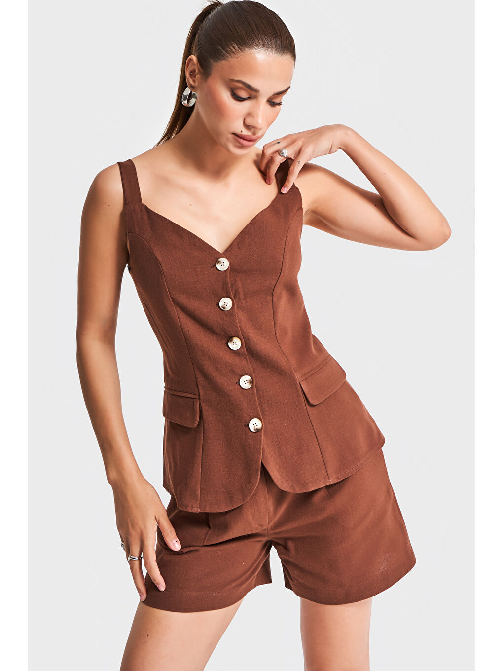 Kadın Kahverengi s5-16 Maxi Boy Askılı Önü Düğmeli Keten Kumaş Yelek-2