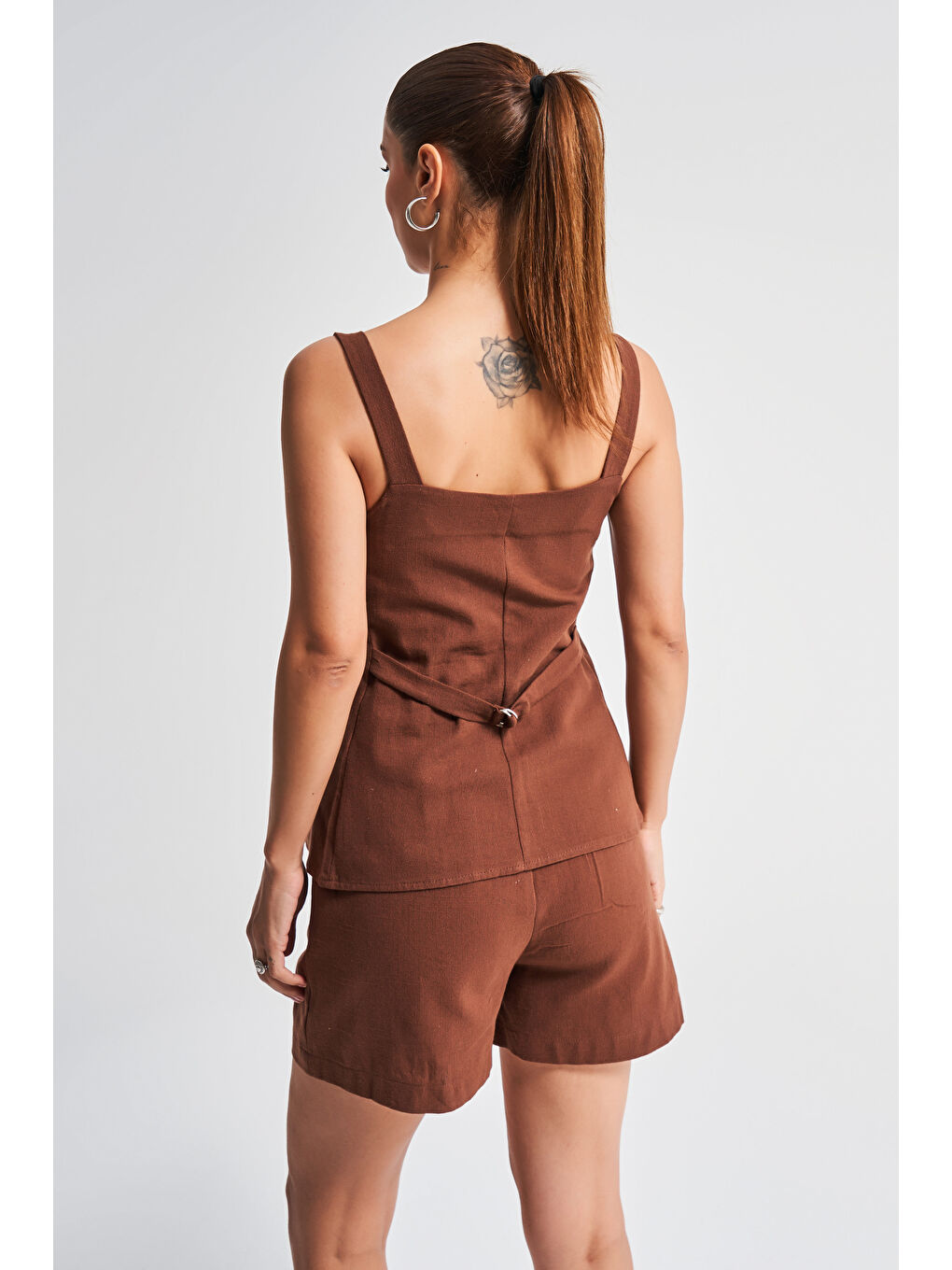 Kadın Kahverengi s5-16 Maxi Boy Askılı Önü Düğmeli Keten Kumaş Yelek-3