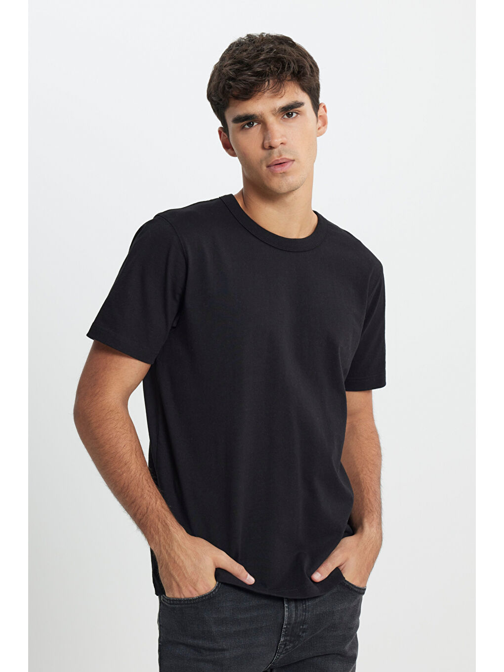 Regular Fit Normal Kesim Bisiklet Yaka %100 Pamuk Siyah Tişört