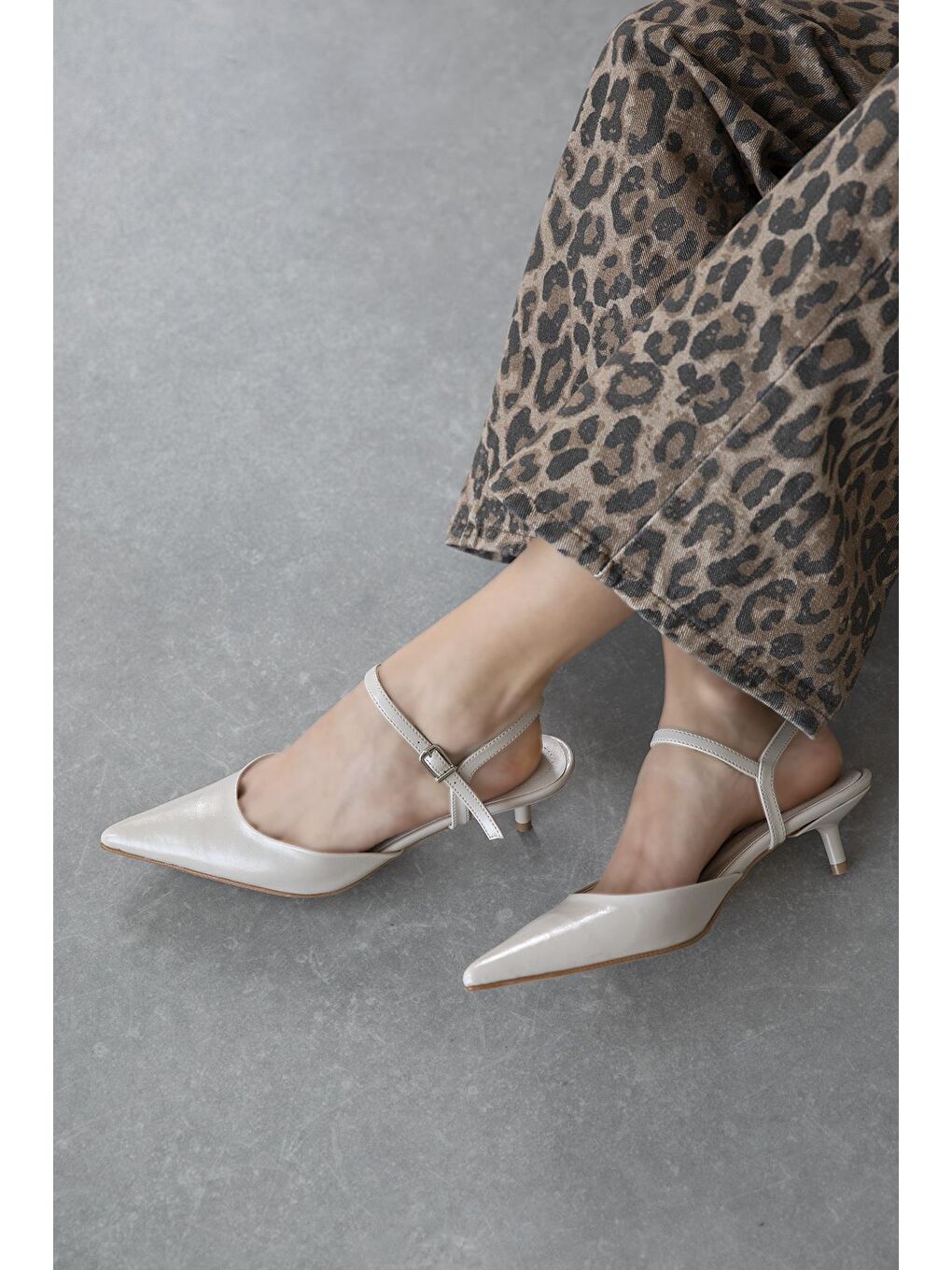 Melvin Kadın Topuklu Kırışık Deri Ayakkabı Bej-1