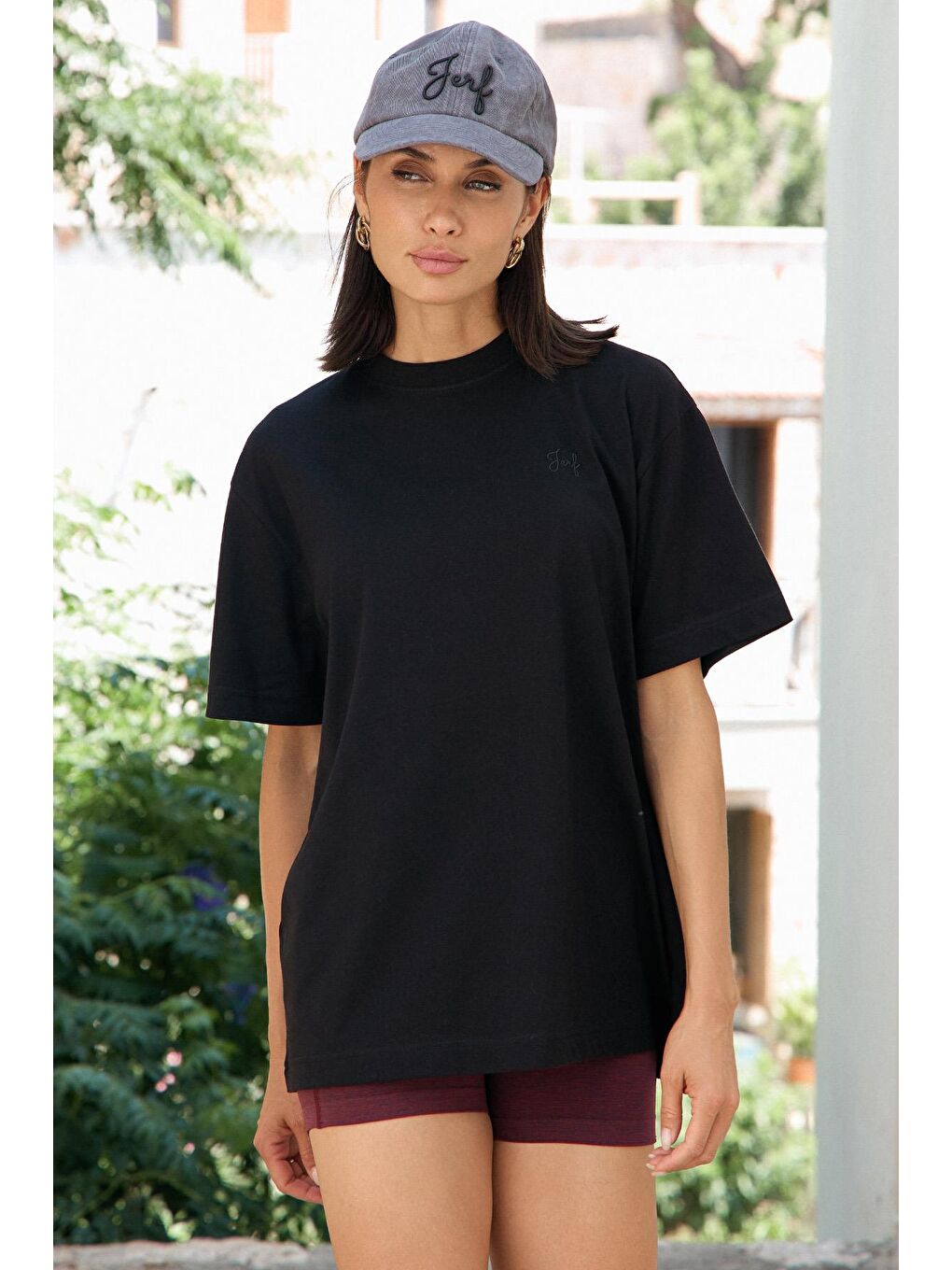 Siyah Üst Giyim, T-shirt, Aura