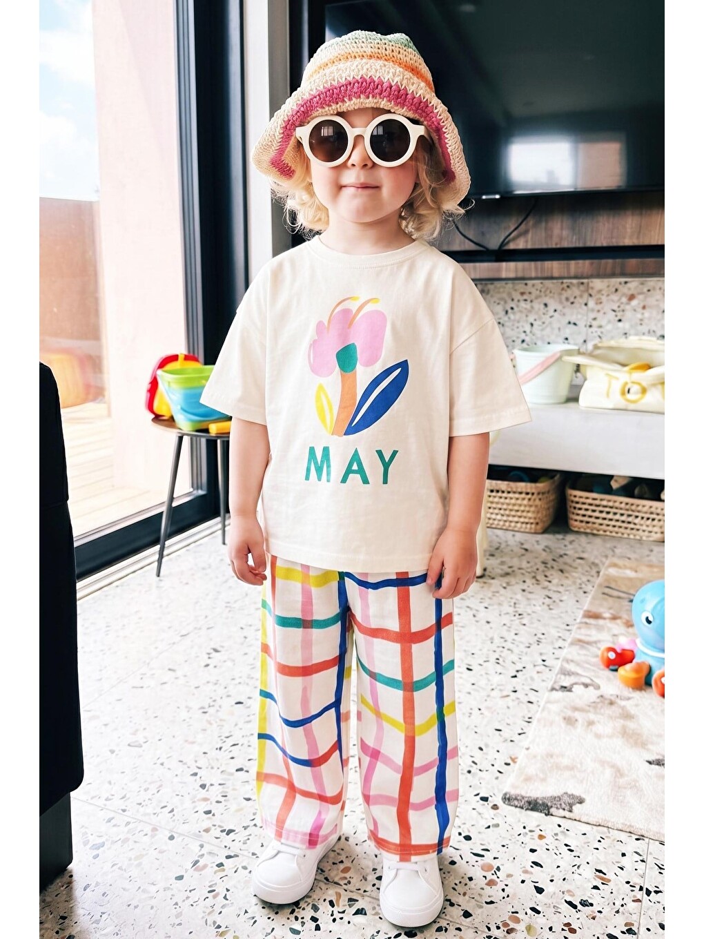 Kız Çocuk Ekru Çiçek Baskılı Pamuklu T-Shirt Ve Kareli Pantolon Alt Üst Takım