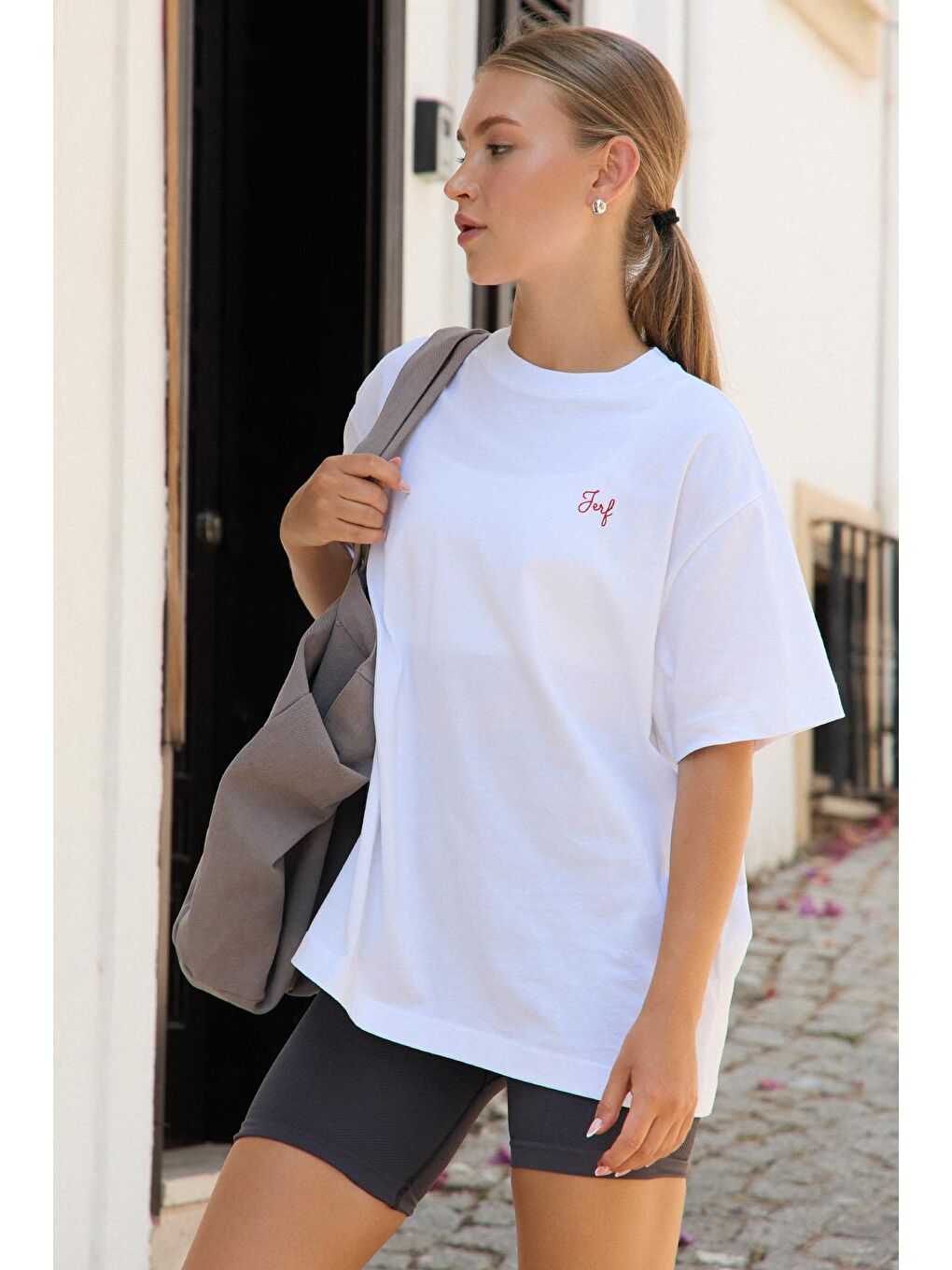 Beyaz Üst Giyim, T-shirt, Aura