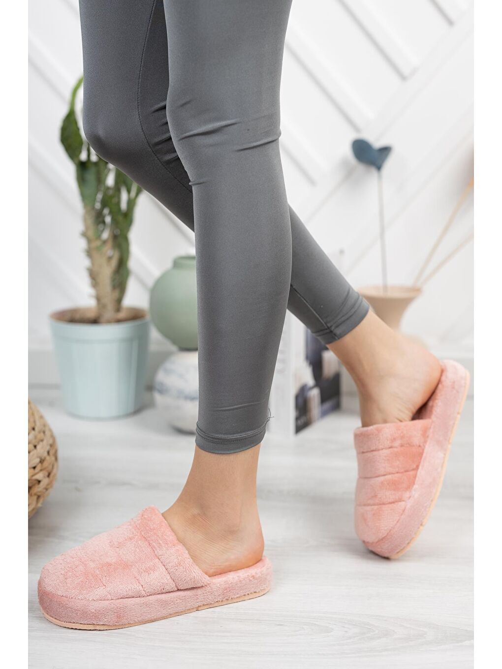 Pembe SMT-03 Kapalı Kadın Ev Terliği Kışlık Terlik Ses Yapmayan Taban-4