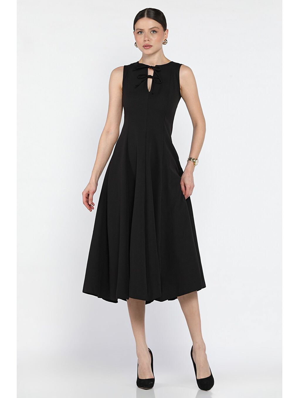 Siyah Ön Bağlamalı Sıfır Kol Elbise-1