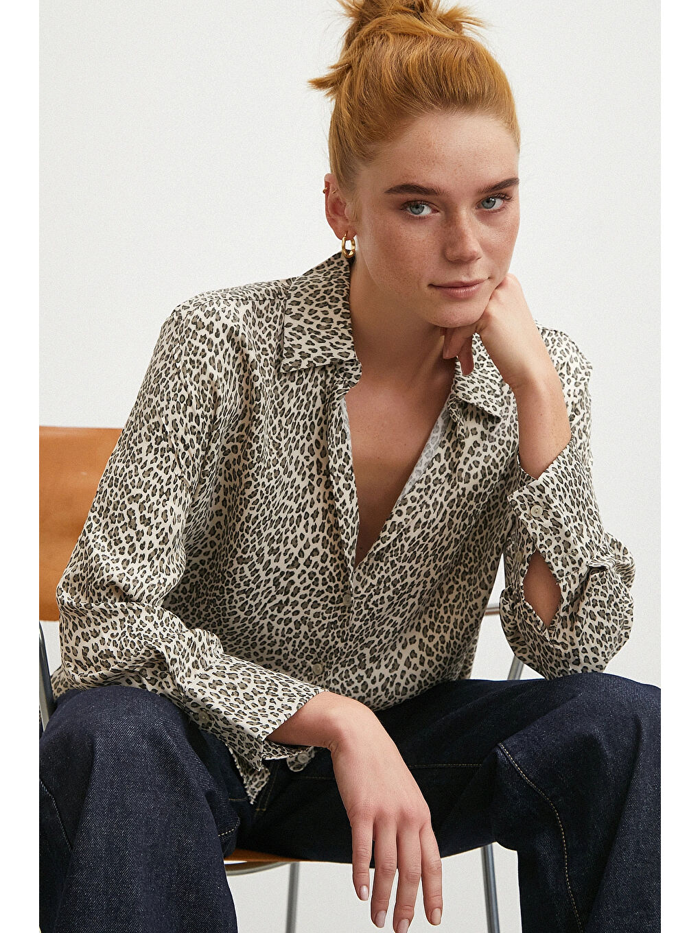 Ekru Leopar Desenli Viskon Saten Gömlek Krem