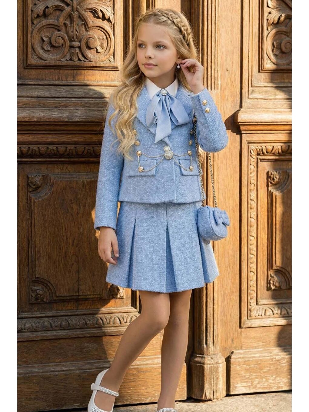 Kız Çocuk Yakası Fular Detaylı Gömlek, Çizik ve İnci Taş Düğmeli Şanel Mavi Etekli Takım-1