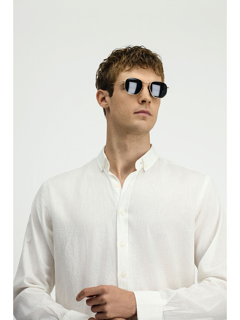 Beyaz Uzun Kol Regular Fit Düğmeli Yaka Pamuklu Keten Gömlek-3