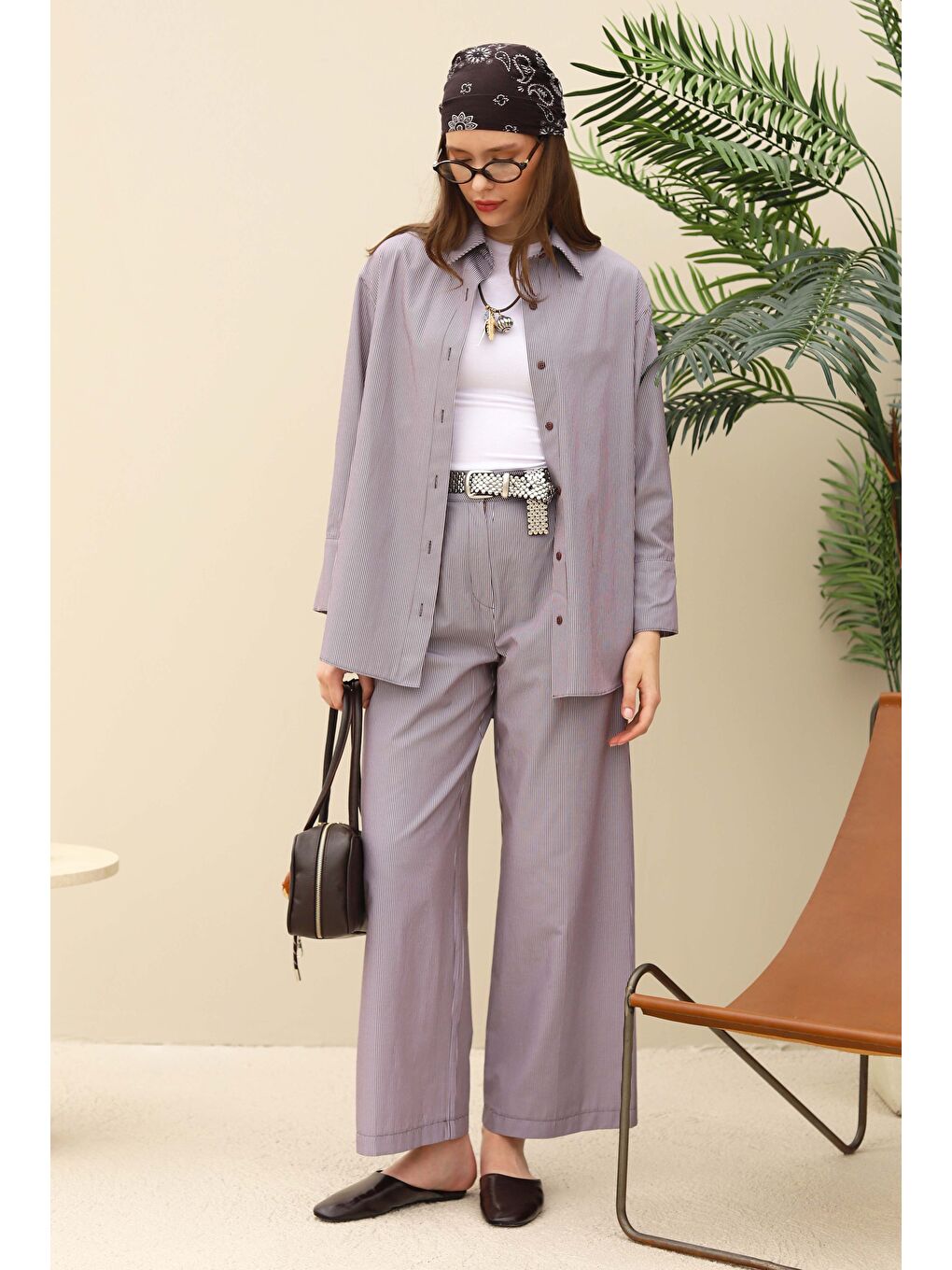 Kahverengi İnce Çizgili Basic Gömlek Kahve-1