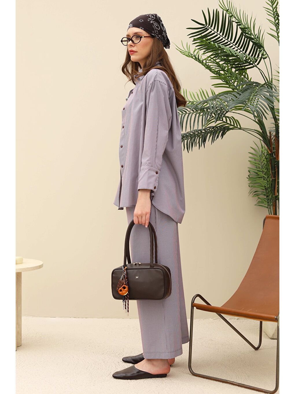 Kahverengi İnce Çizgili Basic Gömlek Kahve-2