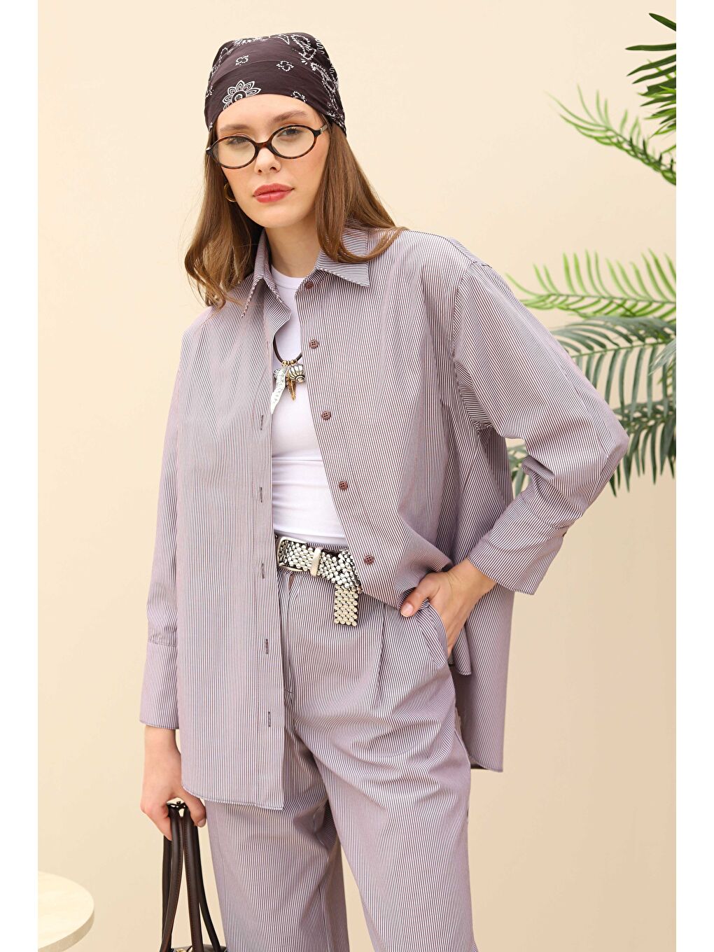 Kahverengi İnce Çizgili Basic Gömlek Kahve-4