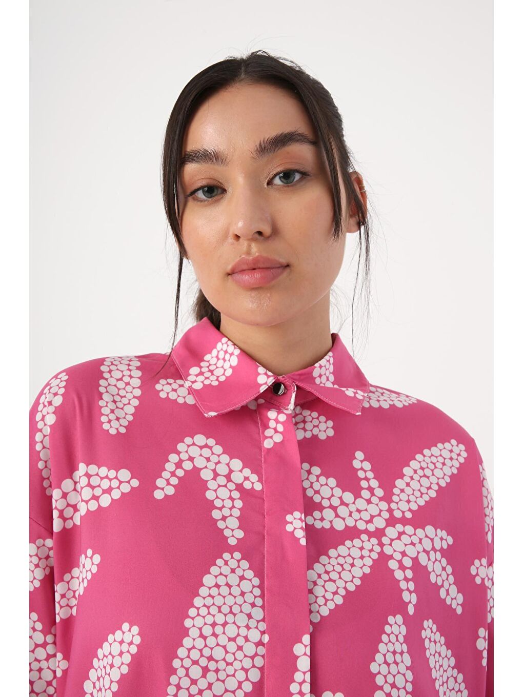 Pembe-Beyaz %100 Pamuk Gizli Patlı Oversize Desenli Gömlek Tunik