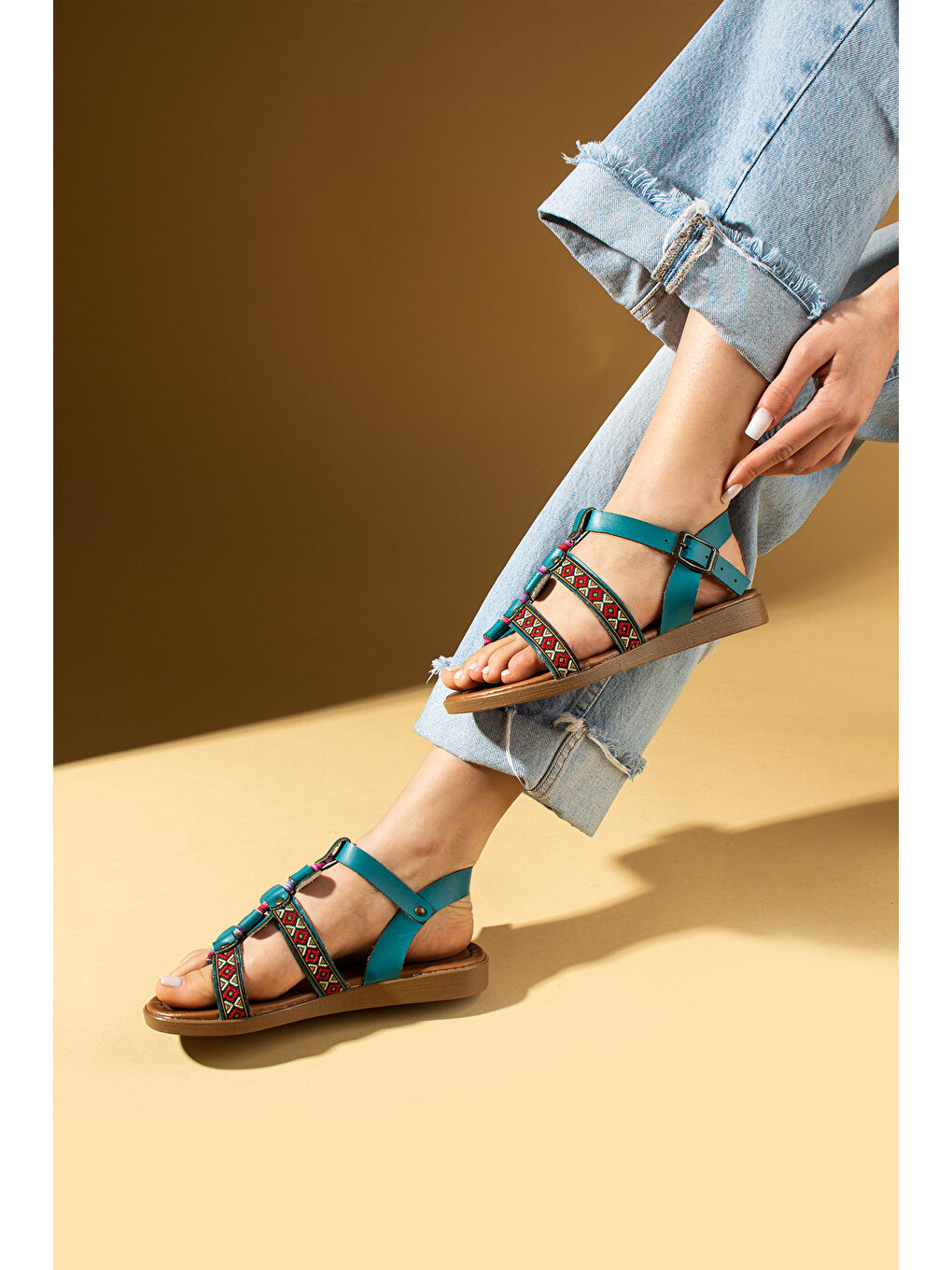 Yeşil Parmak Arası Desenli Tokalı Kadın Sandalet 51-193-25-1