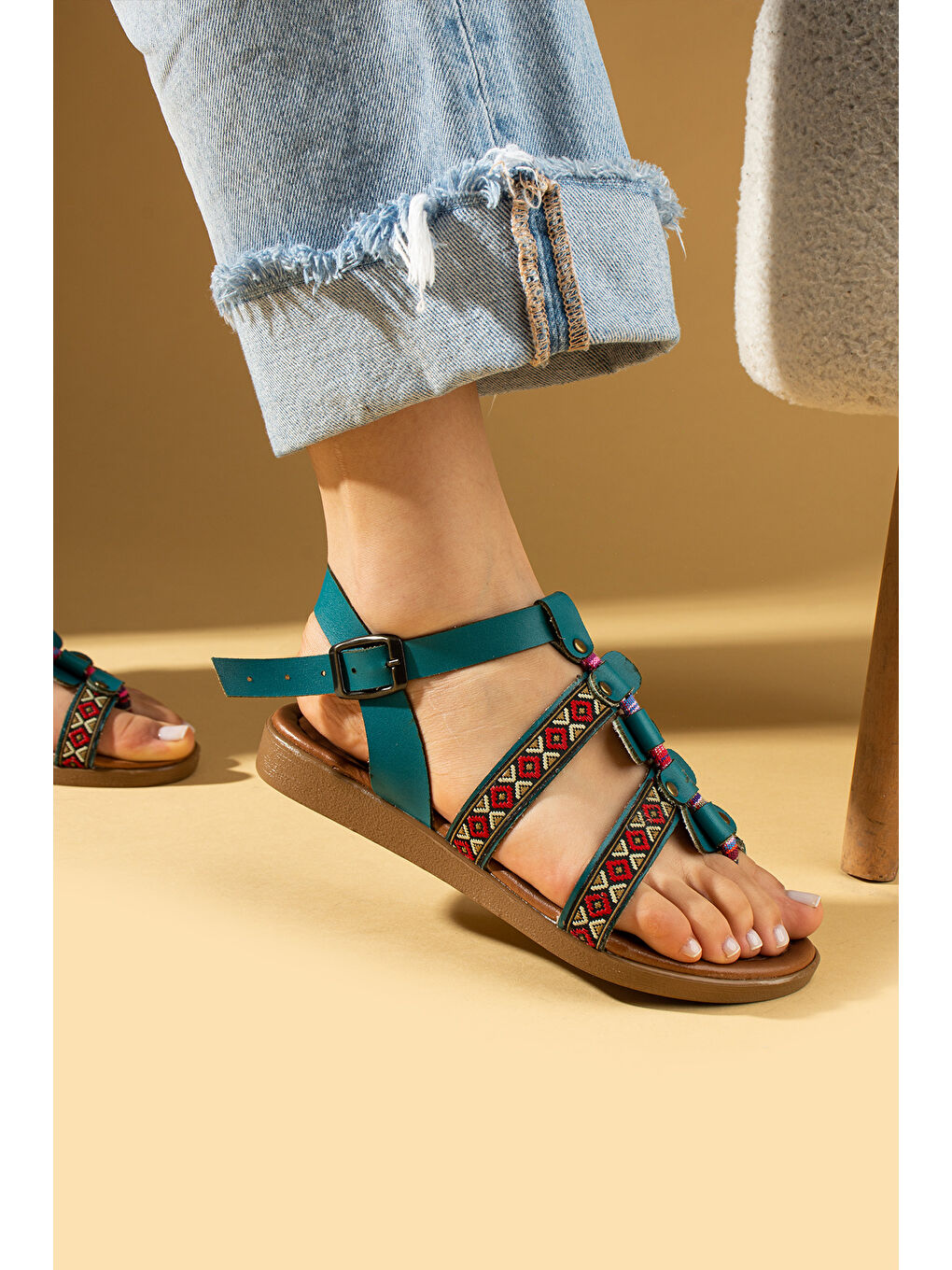 Yeşil Parmak Arası Desenli Tokalı Kadın Sandalet 51-193-25-2