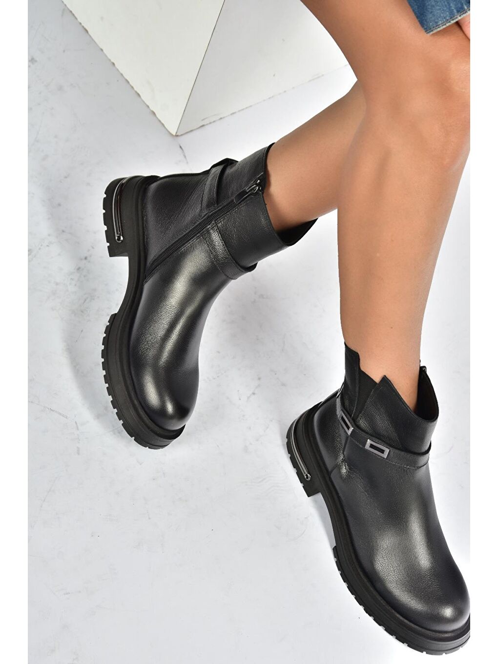 Siyah Kadın Bot V555575603-3