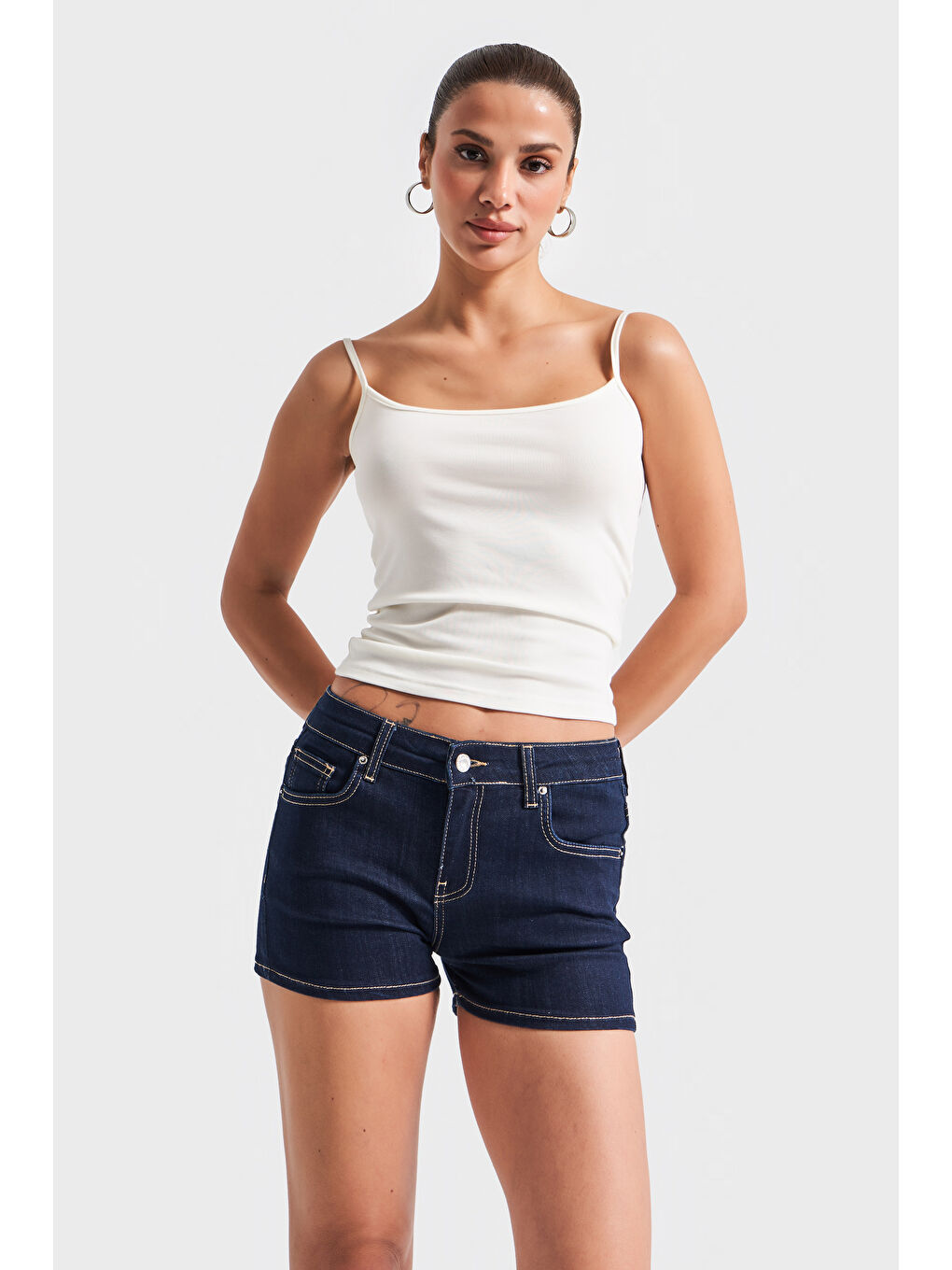 Kadın İndigo Renk 1s5 50 Mini Boy Elastanlı Kumaş Slim Kesim Denim Şort-1