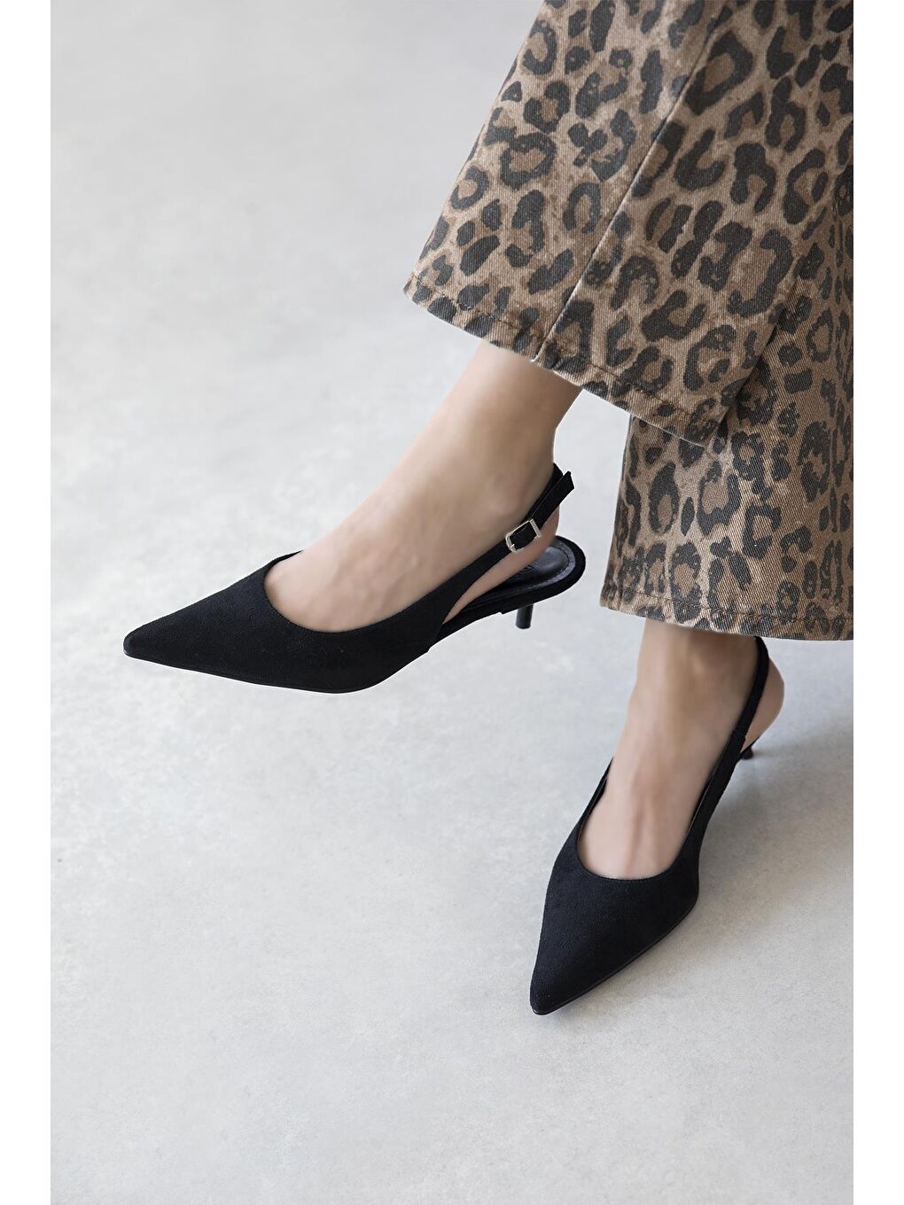 Cuesta  Kadın Topuklu Süet  Ayakkabı Siyah-1