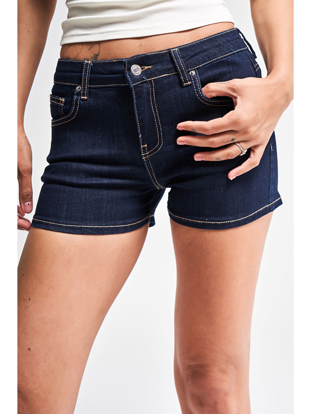 Kadın İndigo Renk 1s5 50 Mini Boy Elastanlı Kumaş Slim Kesim Denim Şort-3