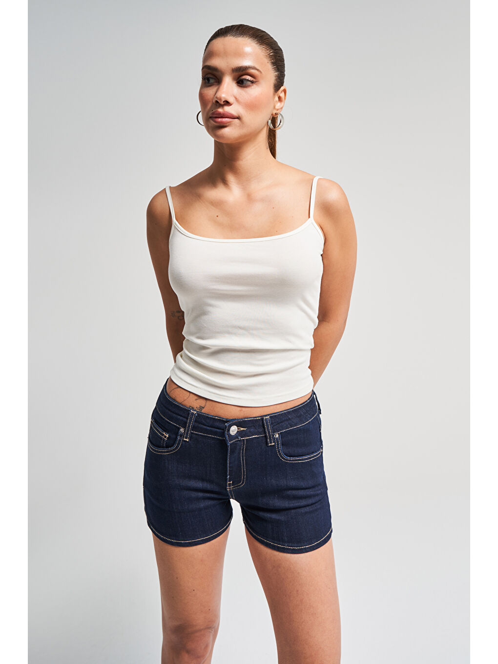 Kadın İndigo Renk 1s5 50 Mini Boy Elastanlı Kumaş Slim Kesim Denim Şort-4