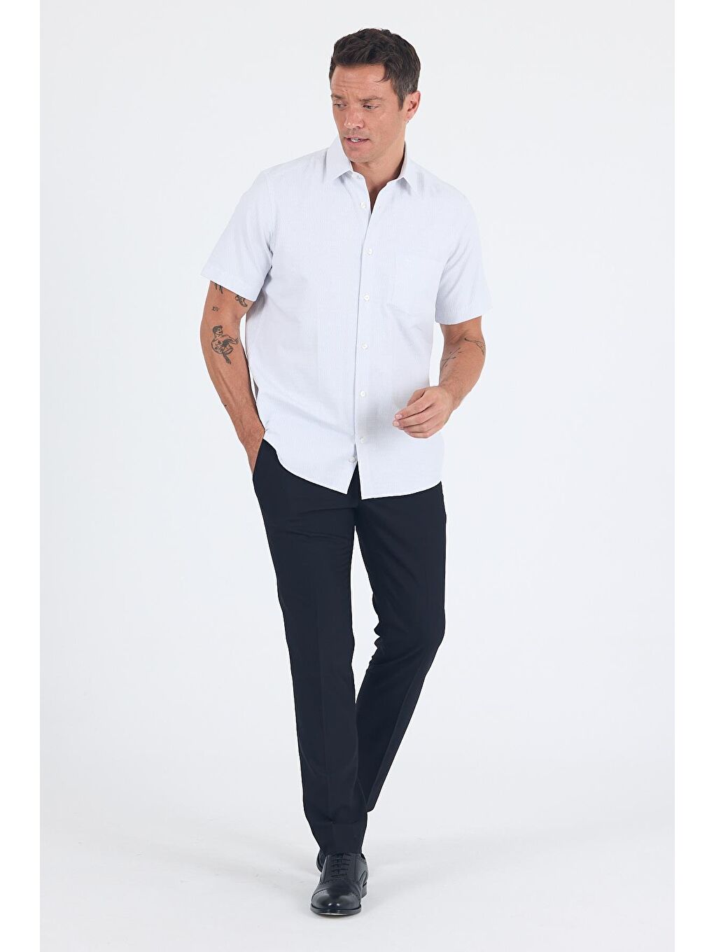 Beyaz-Mavi Sert Yaka Kısa Kol Cepli Comfort Fit Cls Gömlek 1004250260-1