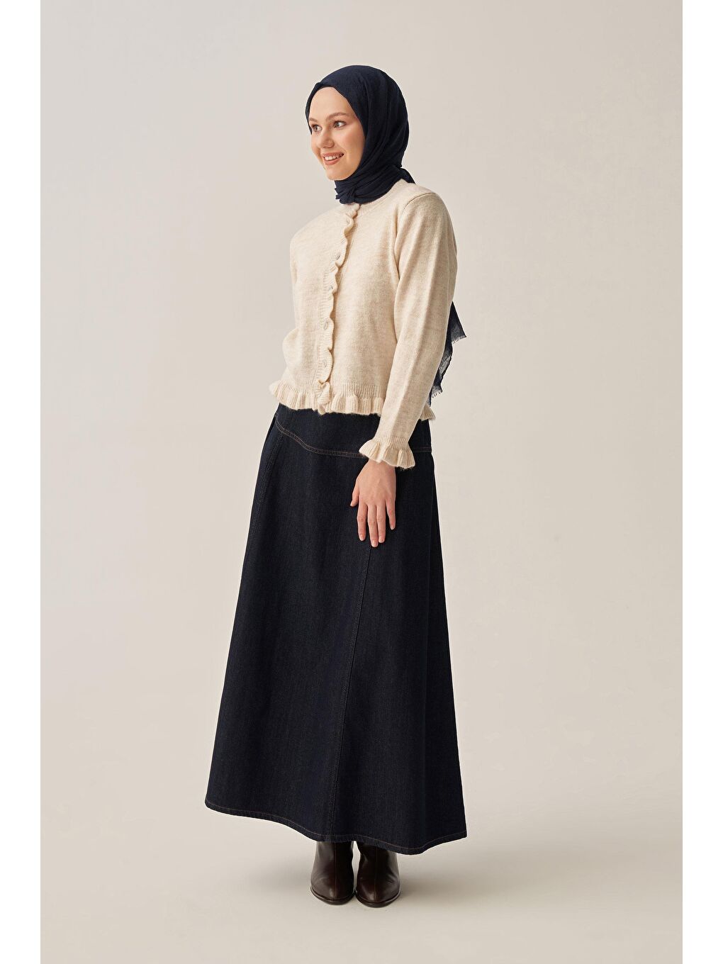 Bej Taş-Etegi Fırfırlı Kısa  Hırka-1