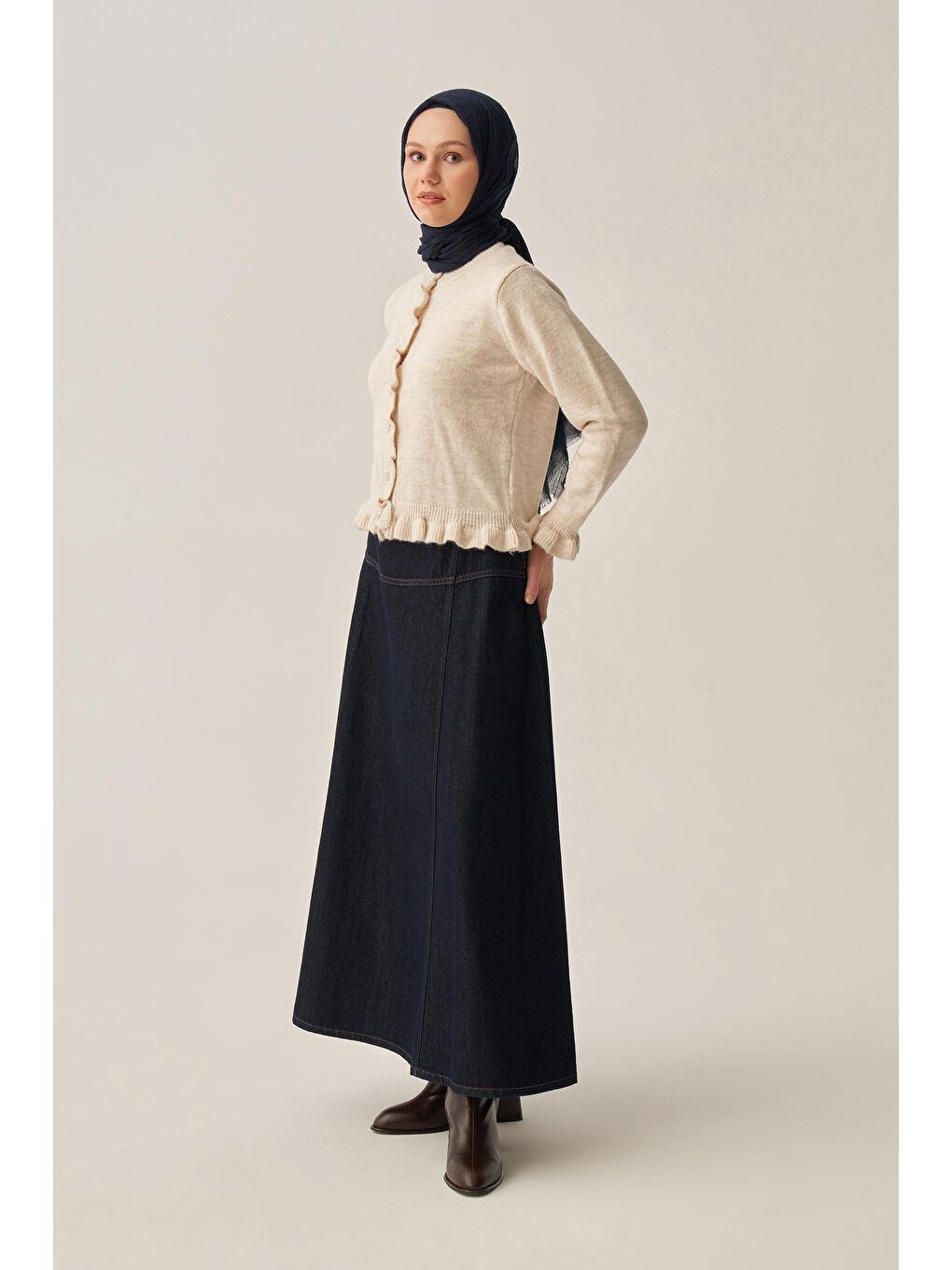 Bej Taş-Etegi Fırfırlı Kısa  Hırka-2