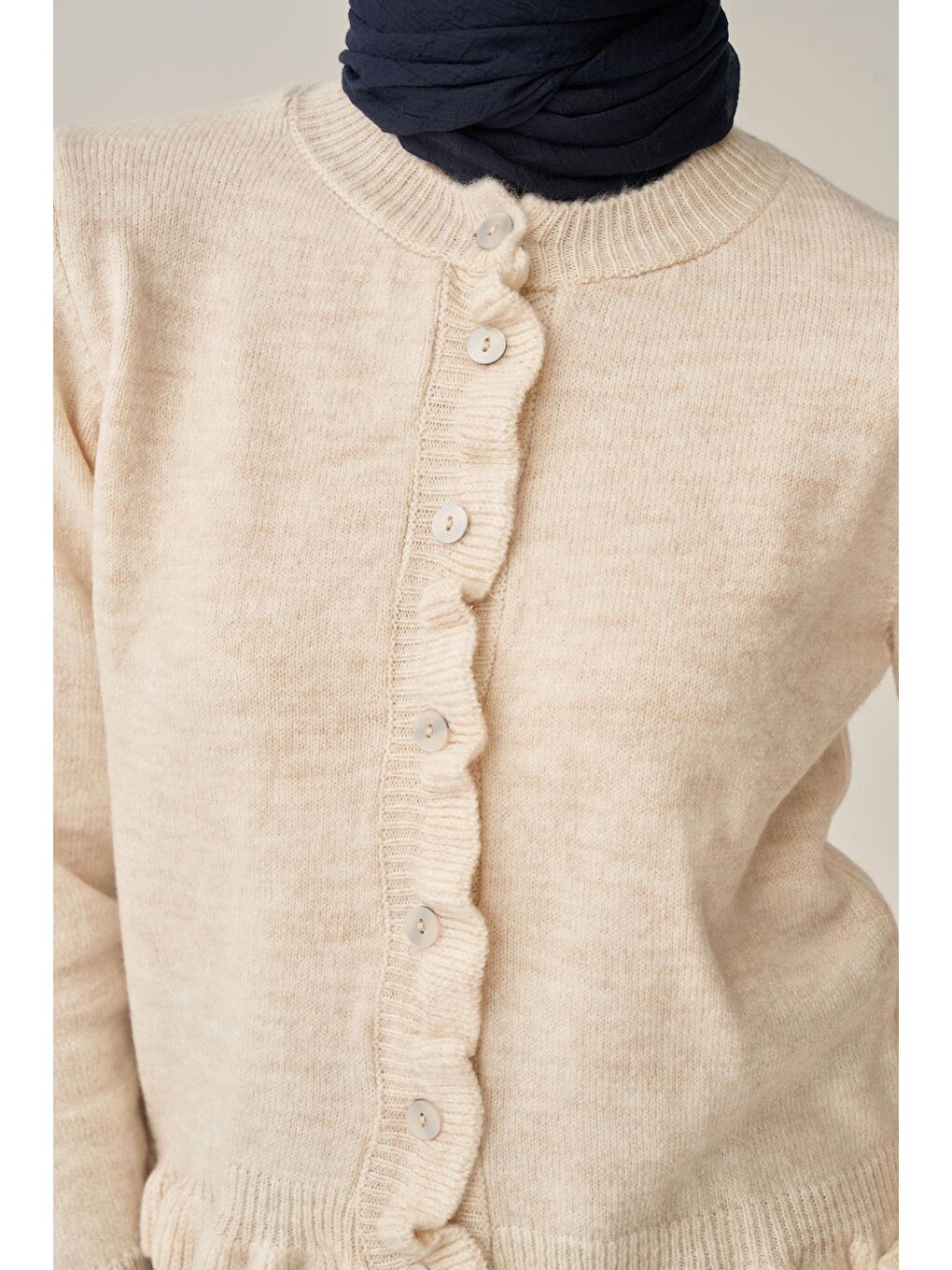 Bej Taş-Etegi Fırfırlı Kısa  Hırka-3